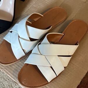 Universal Thread Sandals in 12